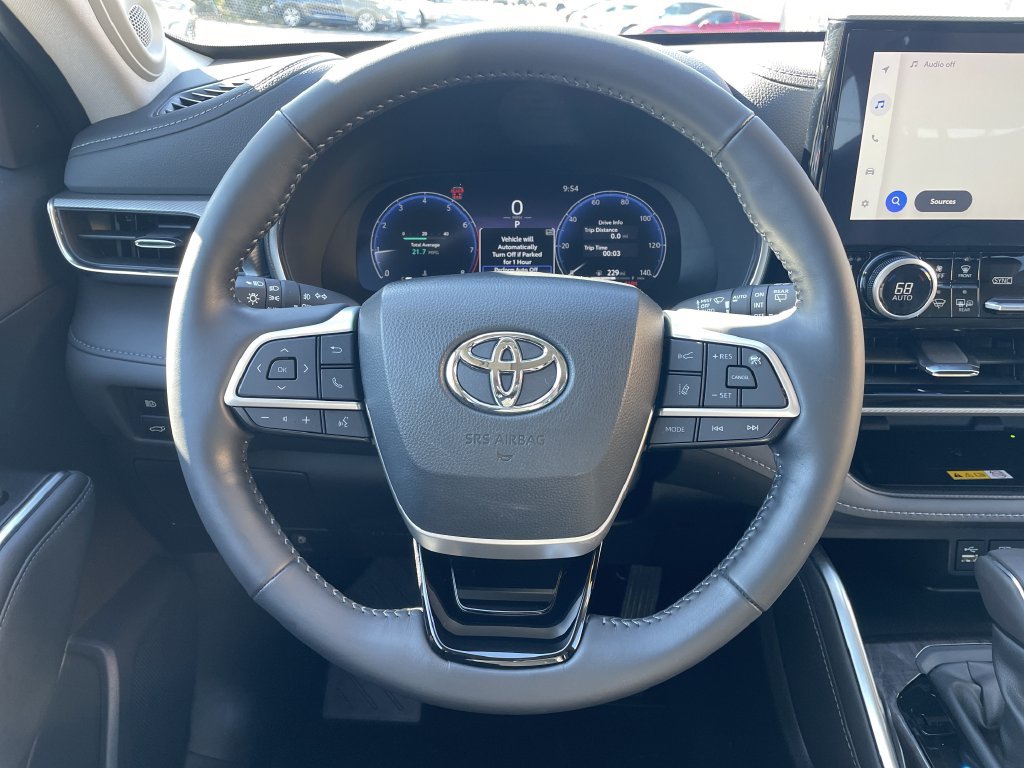 Used 2024 Toyota Highlander Platinum AWD/4WD image 16