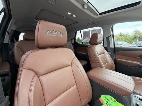 Used 2018 Chevrolet Traverse High Country AWD/4WD image 16