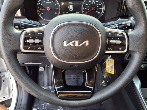 Used 2023 Kia Sorento LX image 15