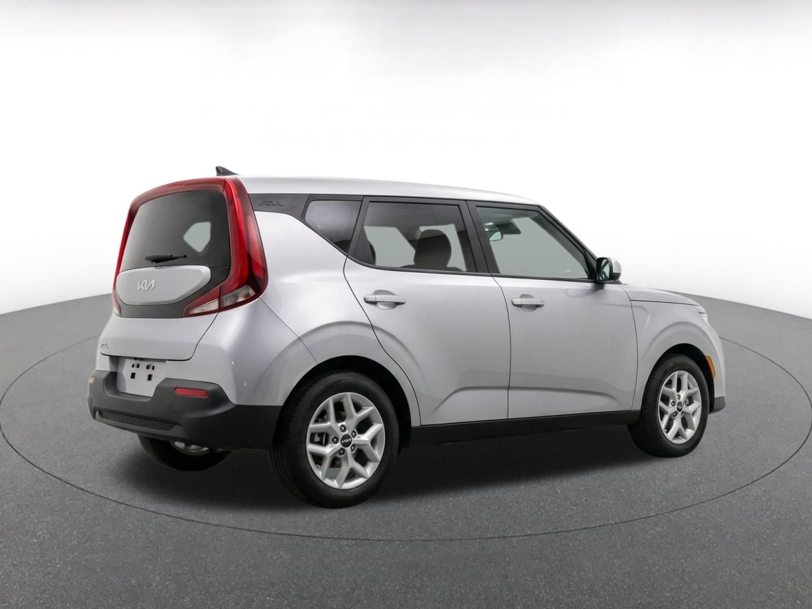 Used 2025 Kia Soul LX w/ LX Technology Package FWD image 8