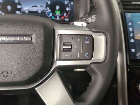 Used 2025 Land Rover Discovery Dynamic SE image 16