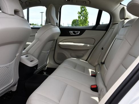 Used 2020 Volvo S60 T6 Momentum w/ Premium Package AWD/4WD image 19