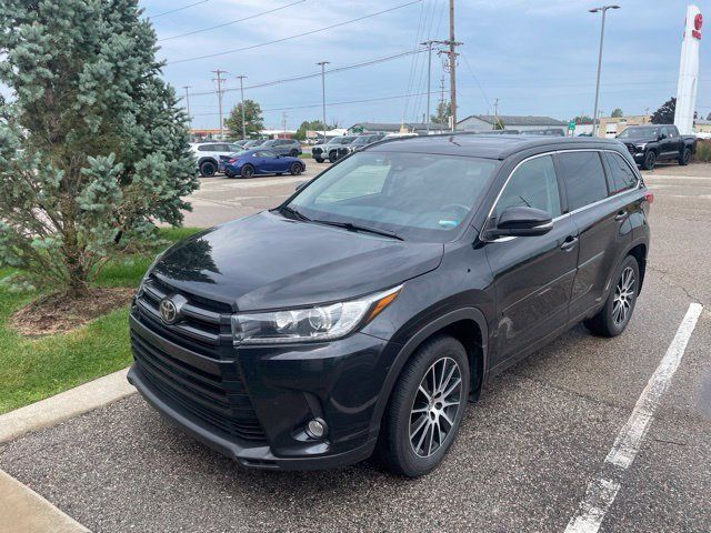 Used 2018 Toyota Highlander SE AWD/4WD image 4