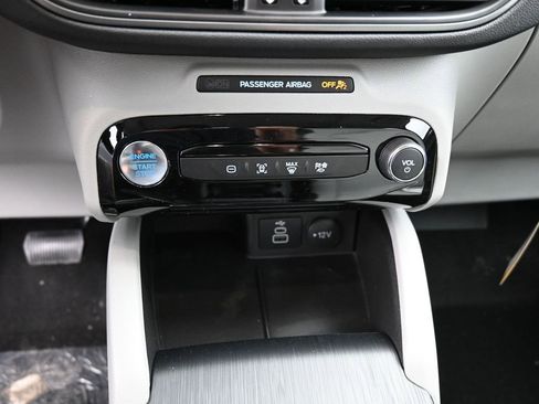 New 2025 Ford Escape SE image 24