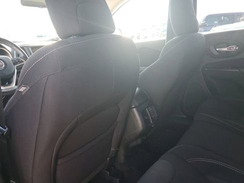 Used 2016 Jeep Cherokee Latitude w/ Cold Weather Group image 27