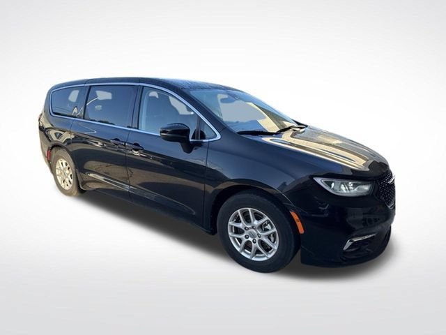 Used 2023 Chrysler Pacifica Touring-L FWD image 14