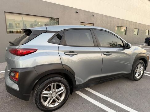 Used 2021 Hyundai Kona SE image 2