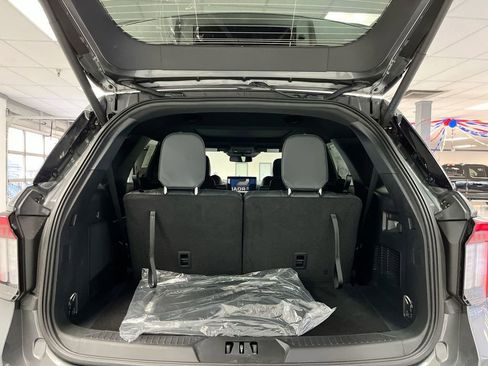 New 2026 Ford Explorer ST-Line w/ ST-Line Street Pack image 11