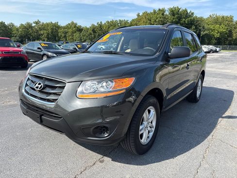 Used 2010 Hyundai Santa Fe GLS FWD image 2