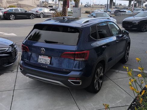 Used 2022 Volkswagen Taos SEL w/ Panoramic Sunroof Package image 5
