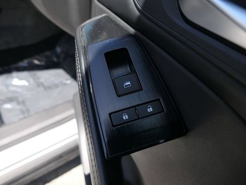 Used 2024 Nissan Rogue SV FWD image 25
