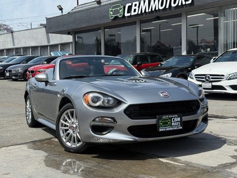 Used 2017 FIAT 124 Spider Classica image 2