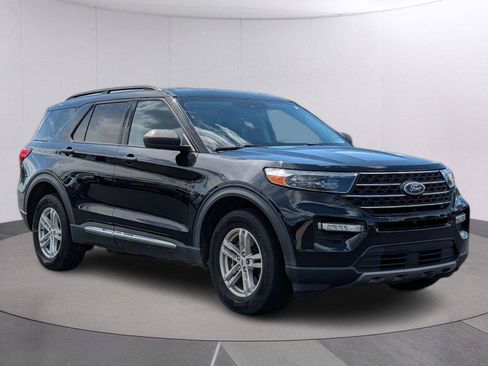 Used 2022 Ford Explorer XLT w/ Equipment Group 202A AWD/4WD image 7