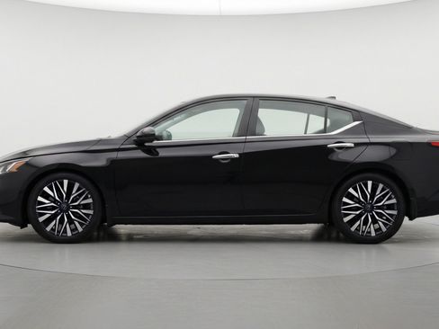 Used 2025 Nissan Altima 2.5 SV image 5