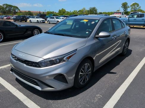Certified 2024 Kia Forte LXS FWD image 5