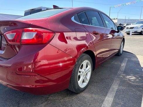 Used 2018 Chevrolet Cruze LT w/ Convenience Package FWD image 4