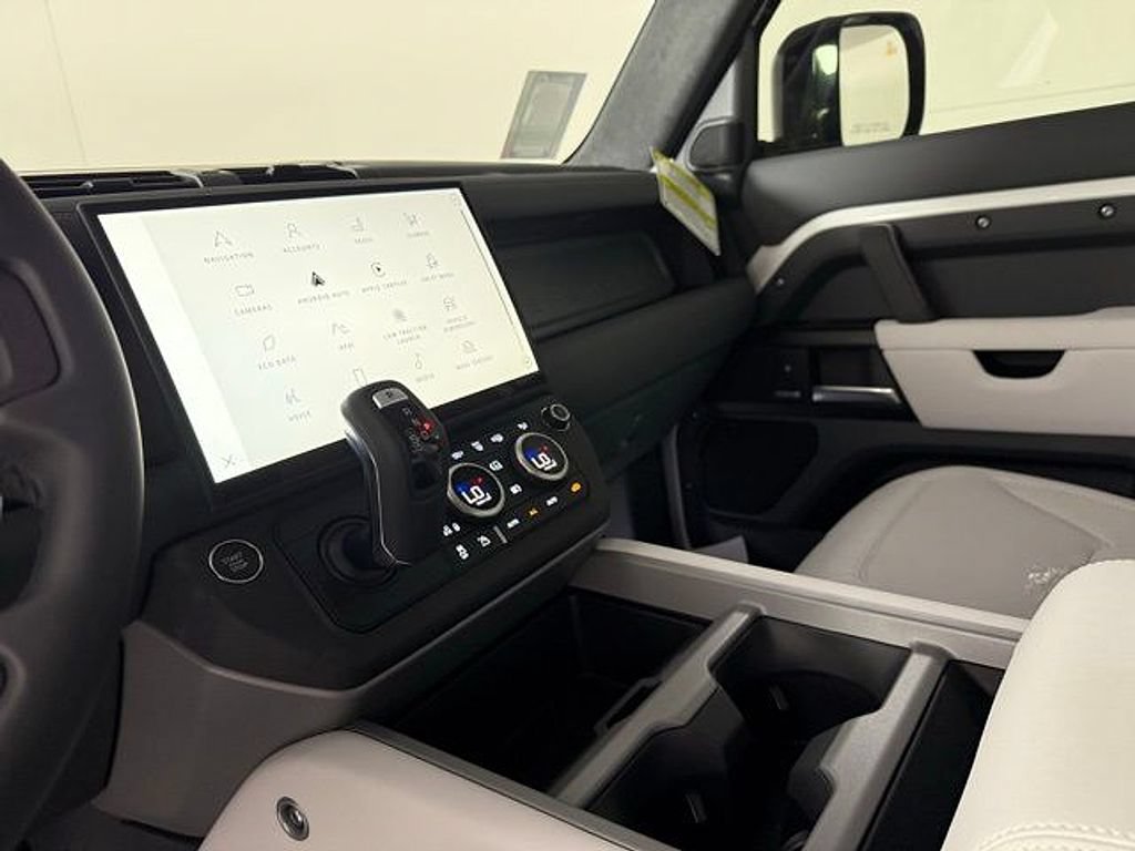 New 2026 Land Rover Defender 110 V8 AWD/4WD image 25