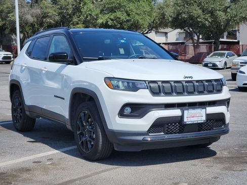 Used 2022 Jeep Compass Latitude AWD/4WD image 2
