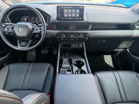 Used 2025 Honda Pilot TrailSport image 25
