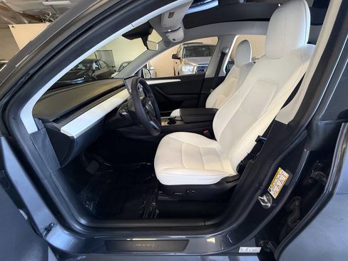 Used 2023 Tesla Model Y Long Range image 17