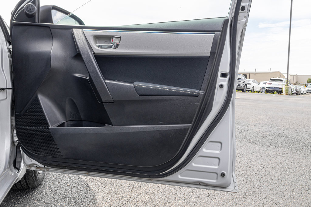 Used 2015 Toyota Corolla LE FWD image 33