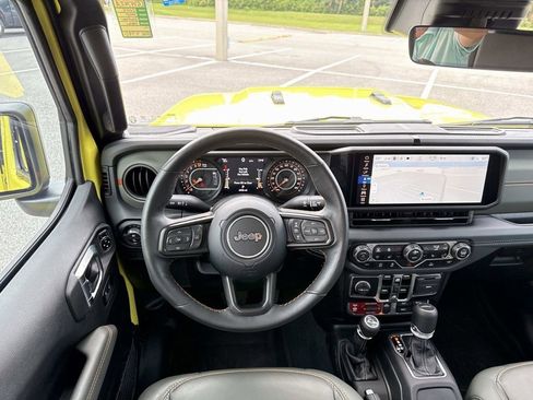 Used 2024 Jeep Gladiator Mojave w/ Technology Group image 13