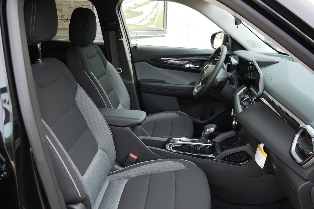 New 2026 Chevrolet TrailBlazer LT w/ LT Cold Weather Package AWD/4WD image 8
