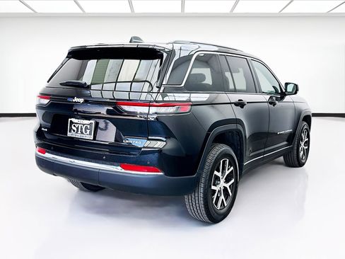Used 2025 Jeep Grand Cherokee Limited image 4