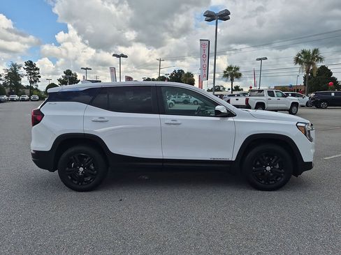 Used 2024 GMC Terrain SLE AWD/4WD image 2