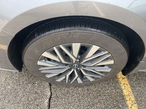 Used 2024 Nissan Altima 2.5 SV w/ SV Premium Package image 22