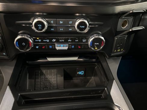 Used 2024 Ford F250 Lariat w/ Black Appearance Package image 13