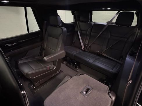Used 2024 GMC Yukon Denali w/ Denali Reserve Package image 16