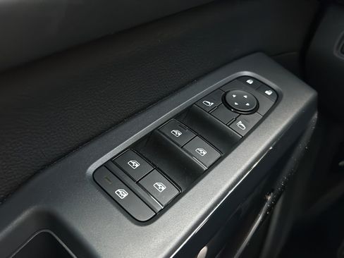 Used 2025 Nissan Pathfinder SV w/ SV Premium Package FWD image 12