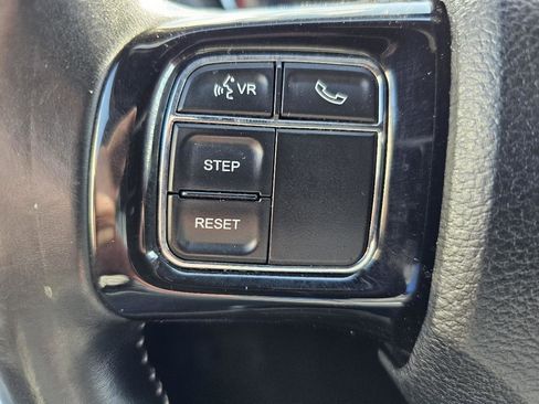 Used 2016 Dodge Grand Caravan SE image 11