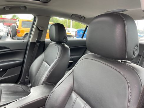 Used 2013 Buick Regal Leather FWD image 8