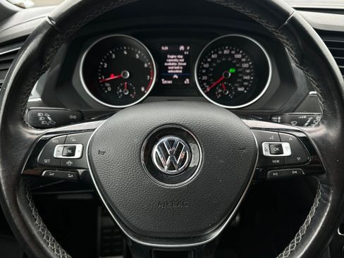 Used 2020 Volkswagen Tiguan SE R-Line FWD image 11