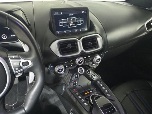 Used 2019 Aston Martin V8 Vantage Coupe image 6