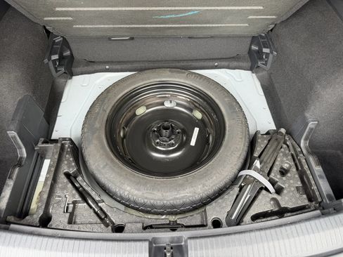 Used 2018 Volkswagen Tiguan SE AWD/4WD image 15