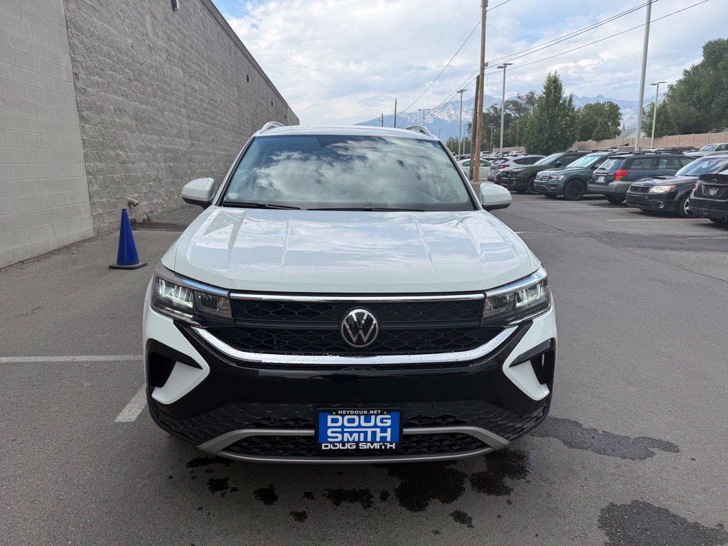 Used 2022 Volkswagen Taos SE w/ IQ.Drive SE Package FWD image 8