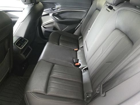 Used 2022 Audi e-tron Premium Plus w/ Premium Plus Package image 18