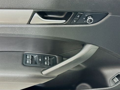 Used 2014 Volkswagen Passat 1.8T Wolfsburg Edition image 14