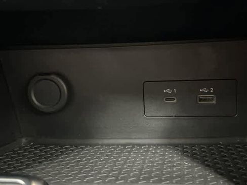 Used 2025 Nissan Pathfinder SV FWD image 25