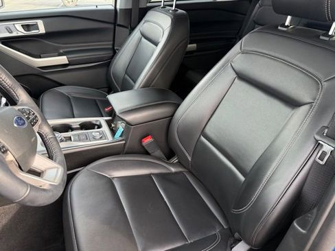 Used 2023 Ford Explorer XLT w/ Equipment Group 202A image 10