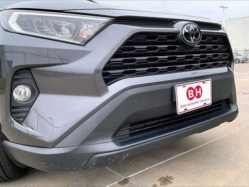 Used 2020 Toyota RAV4 XLE FWD image 28