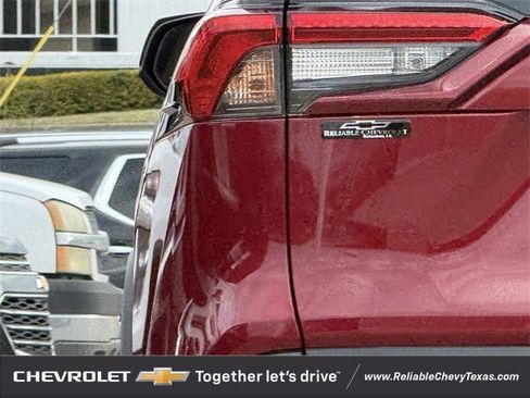 Used 2022 Toyota RAV4 LE image 9