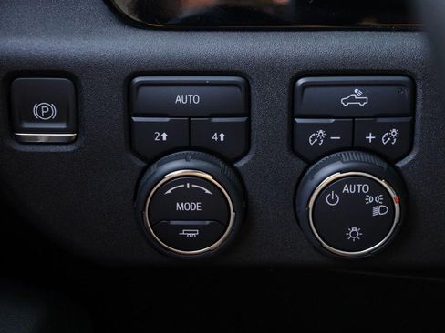 Used 2024 Chevrolet Silverado 1500 LT AWD/4WD image 14