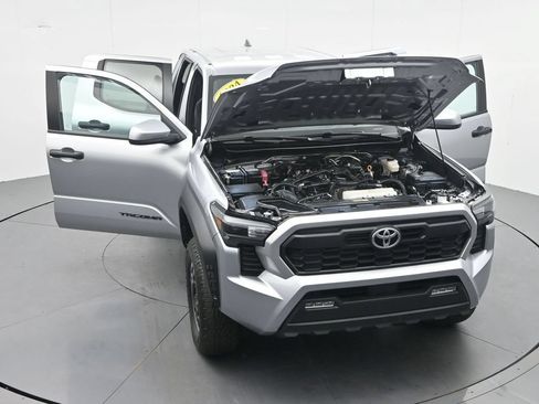 Used 2024 Toyota Tacoma TRD Off-Road AWD/4WD image 39