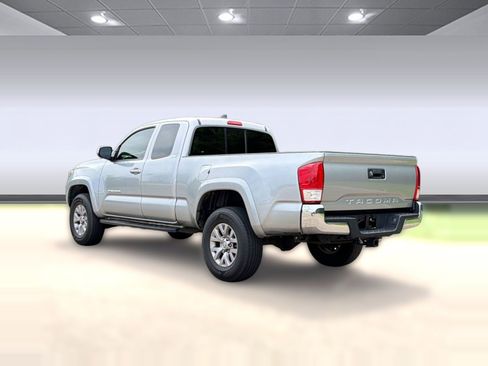 Used 2016 Toyota Tacoma SR5 image 3