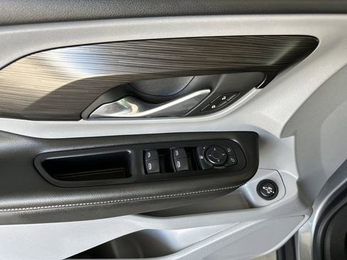 Used 2024 GMC Terrain SLE w/ Driver Convenience Package image 12