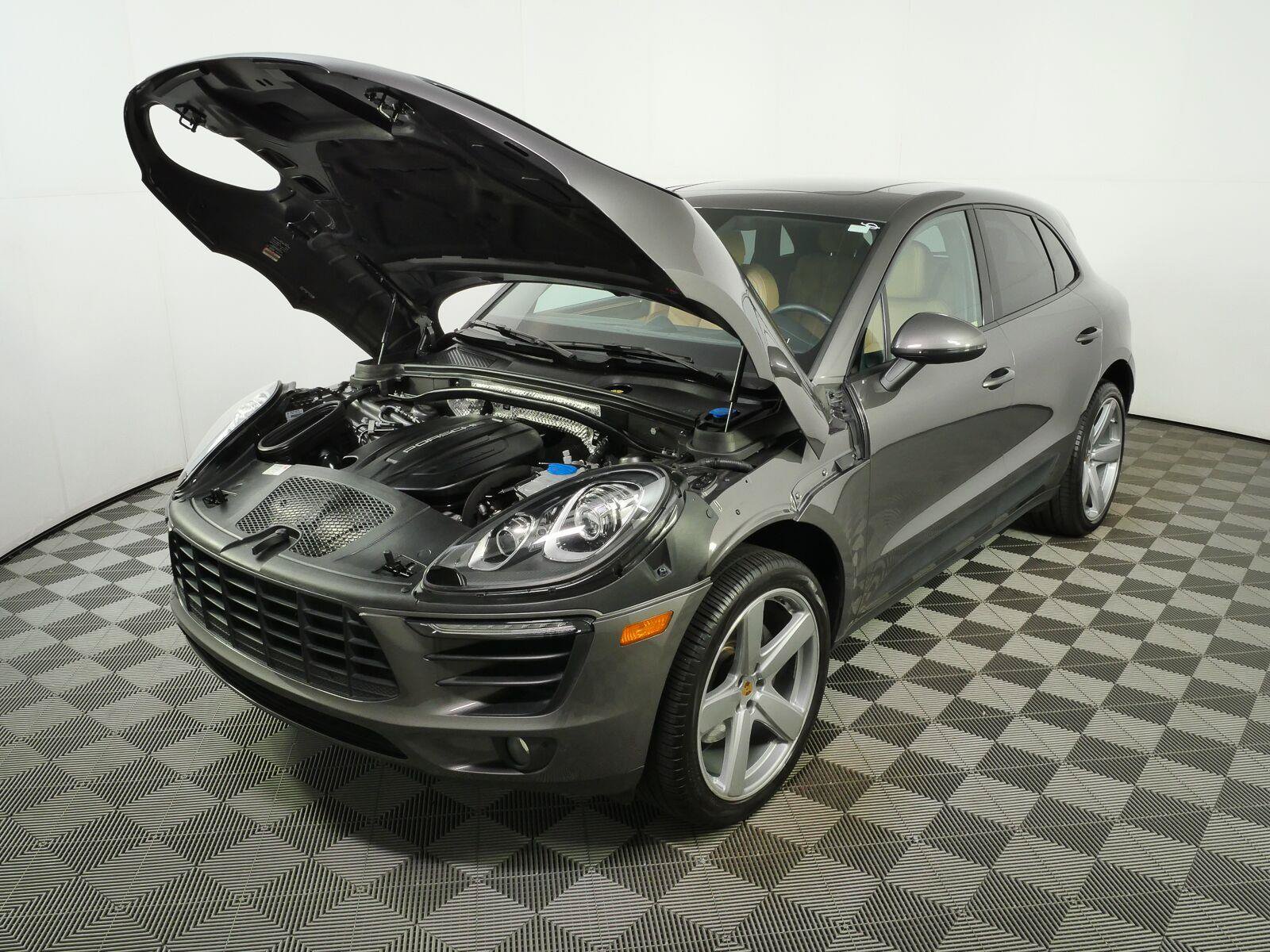 Used 2018 Porsche Macan AWD/4WD image 31